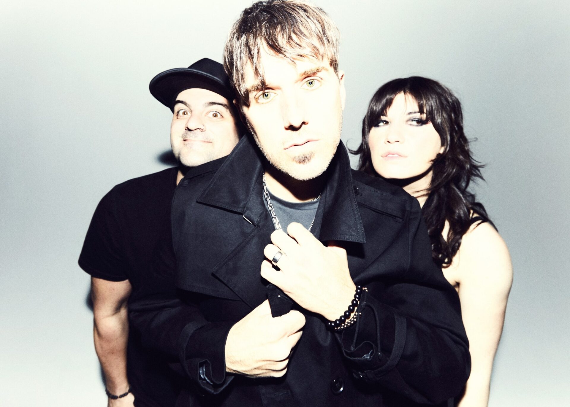 Sick Puppies: banda retorna com novo álbum e single; Baixista também é membro do Evanescence
