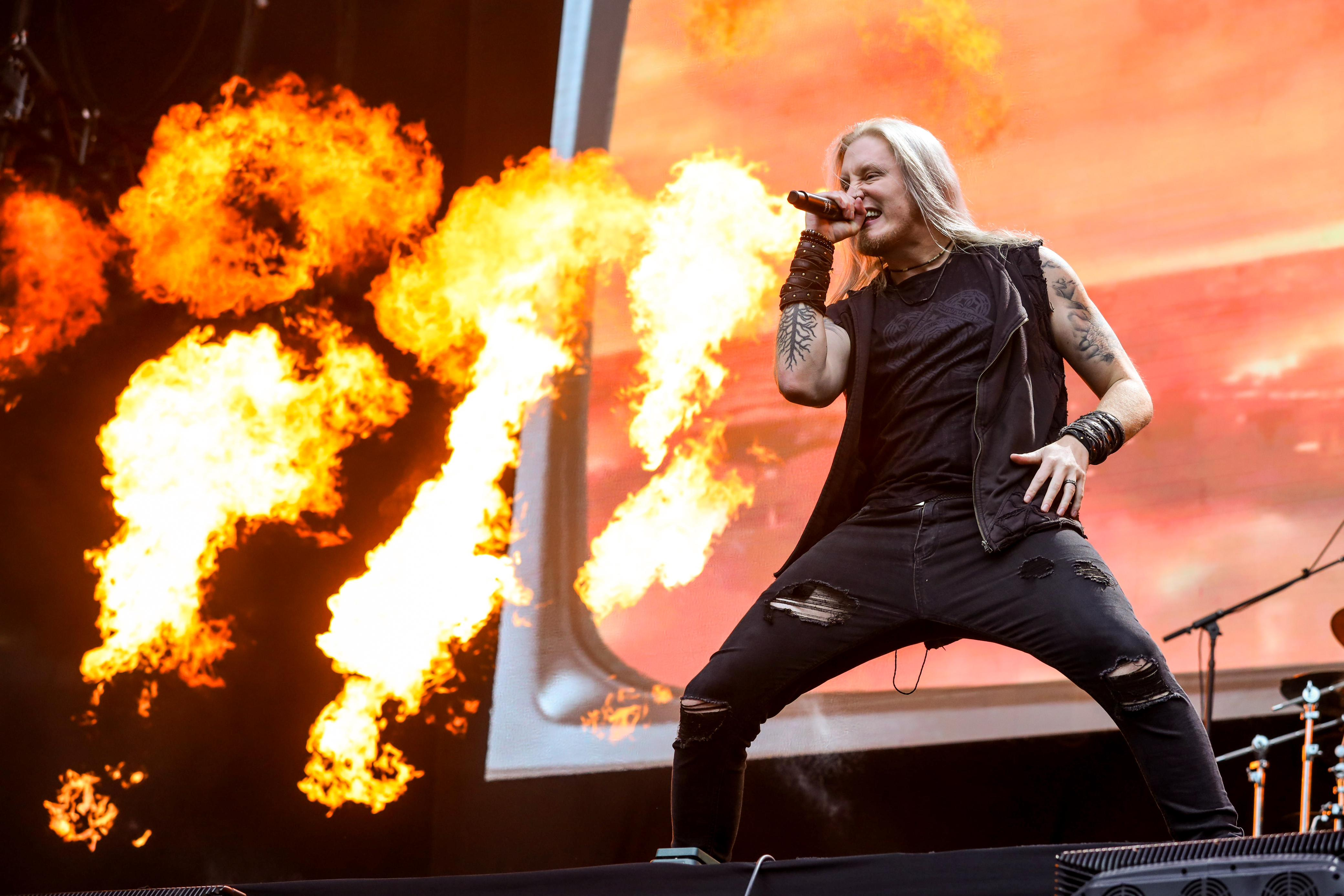Com presença de "Taylor Swift", Dragonforce entrega show explosivo no Knotfest 2024