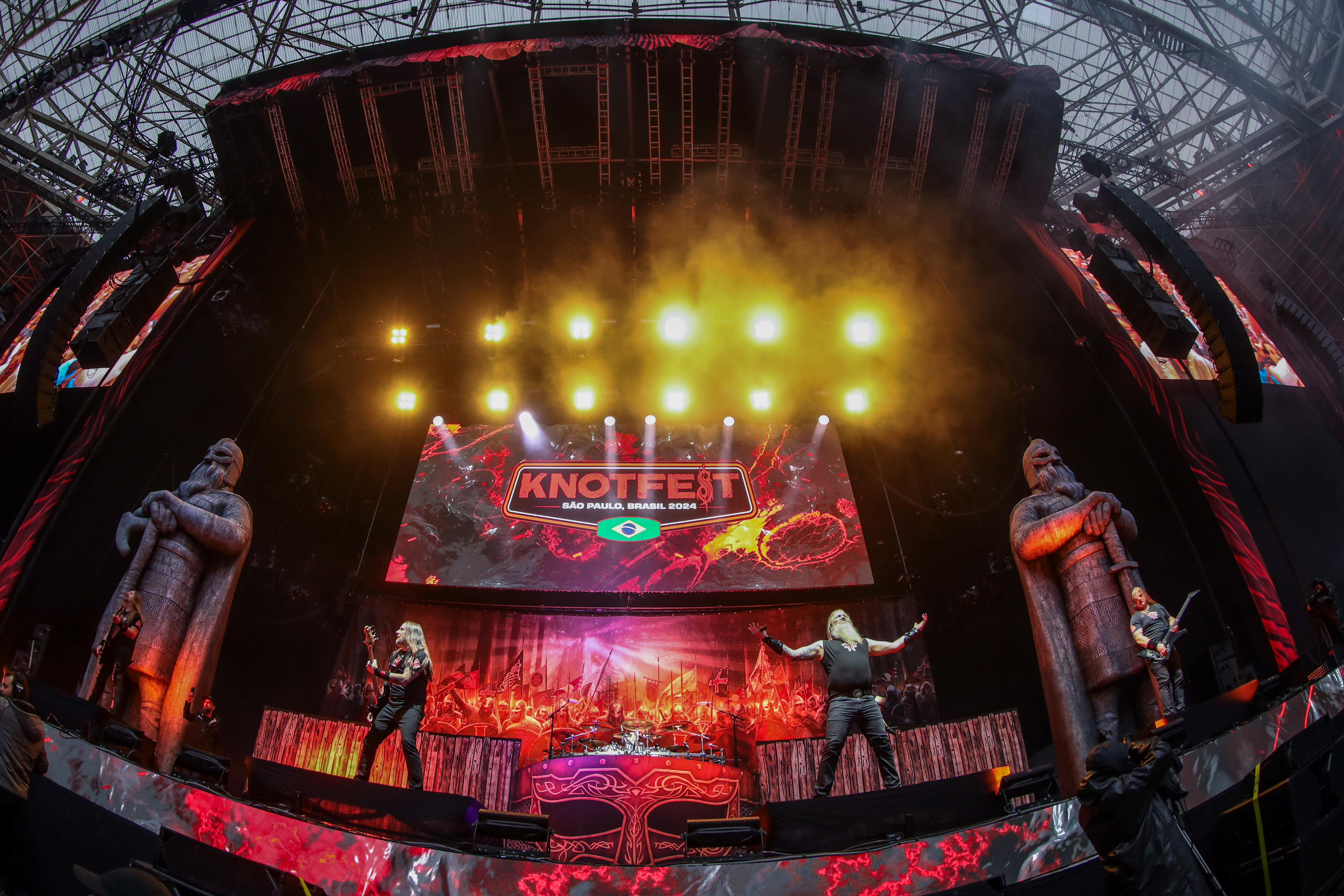 Amon Amarth oferece experiência completa no Knotfest 2024