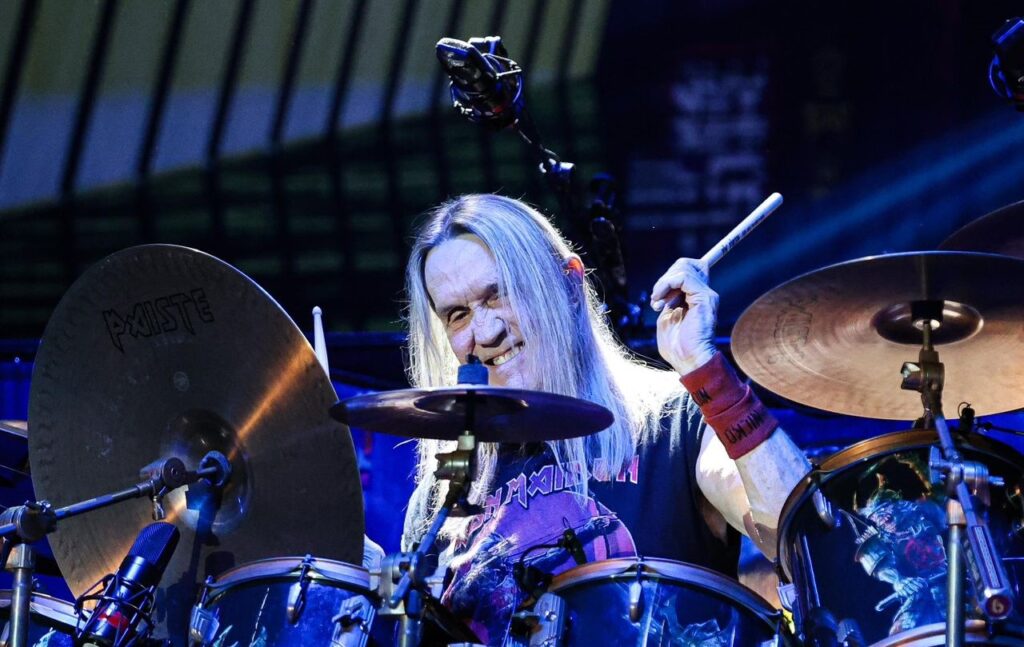 Iron Maiden emociona São Paulo com despedida de Nicko McBrain e show histórico