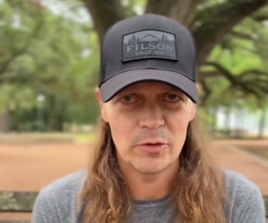 3 Doors Down: Brad Arnold revela diagnóstico de câncer e banda cancela turnê