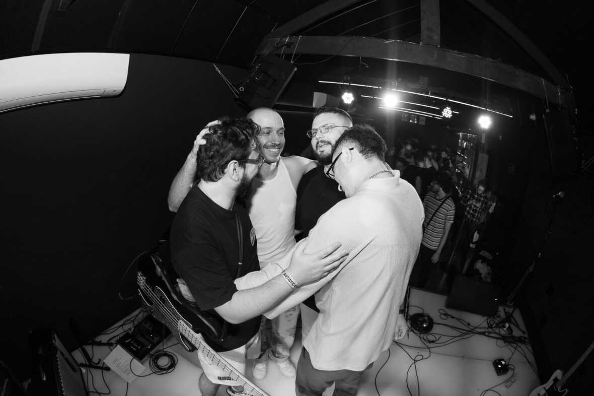 Lavolta lança clipe de Chora Mundo, faixa do 3º álbum “No Estado Atual das Coisas Tristes”