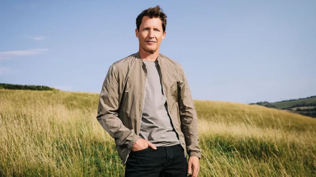 James Blunt entrega show preciso e celebra 20 anos de “Back to Bedlam” em São Paulo