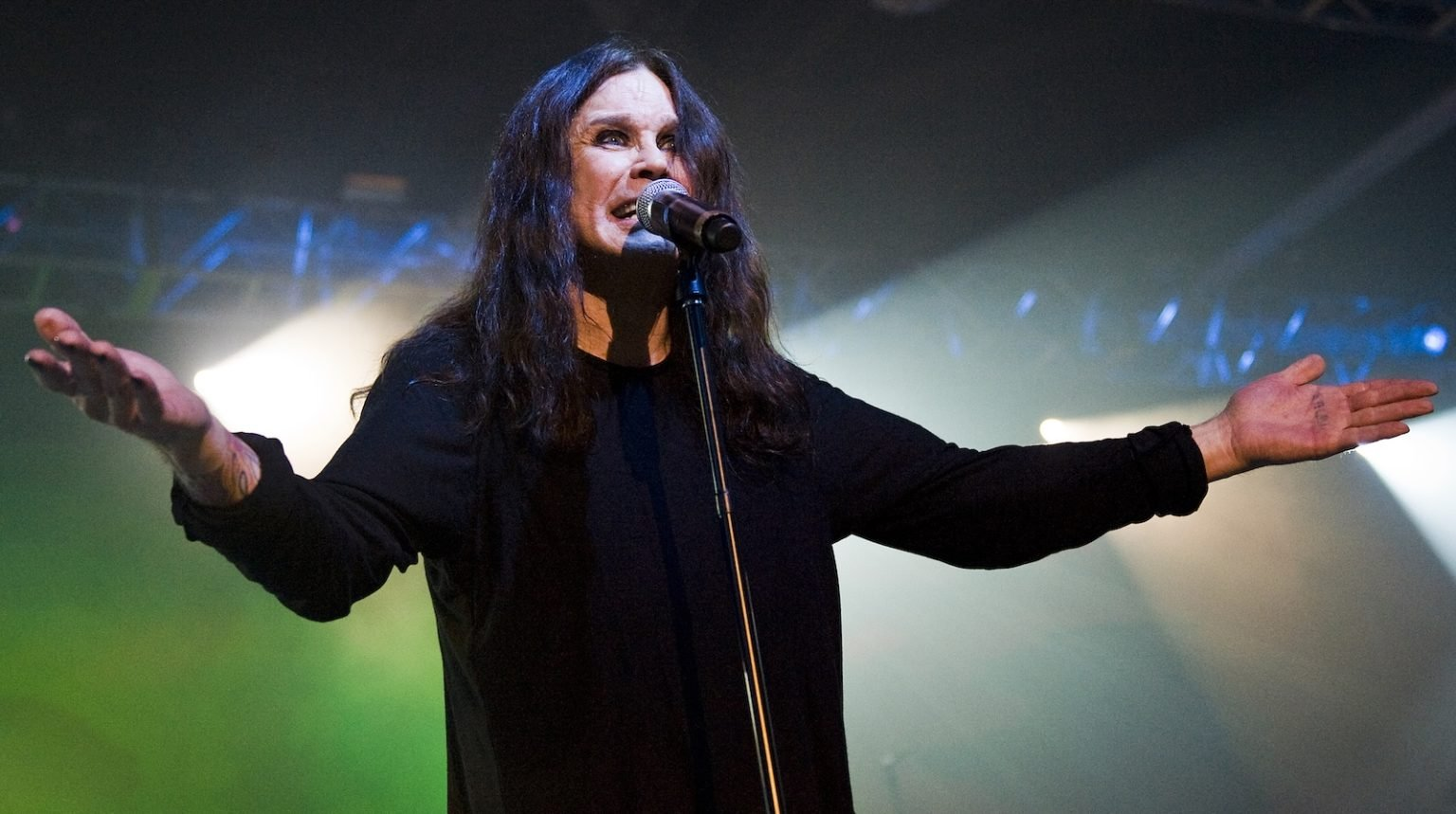 Aston Villa prestará homenagem a Ozzy Osbourne na abertura da Premier League
