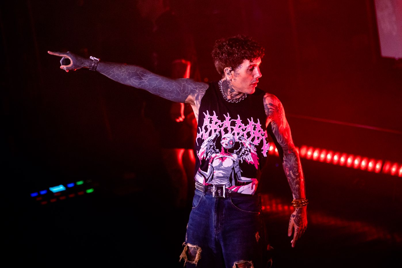 Oli Sykes revela que paternidade atrasou novo álbum do Bring Me The Horizon