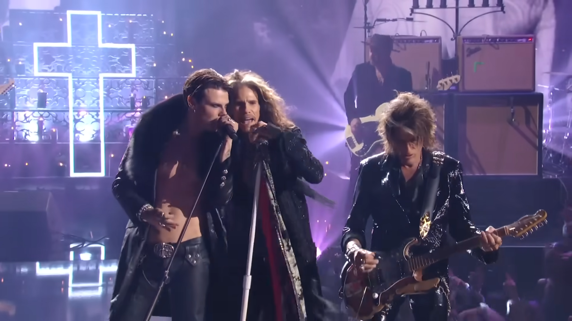 YUNGBLUD faz tributo a Ozzy Osbourne ao lado de Steven Tyler e Extreme no MTV Awards