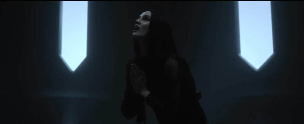 Poppy anuncia novo álbum “Empty Hands” e lança single “Bruised Sky”