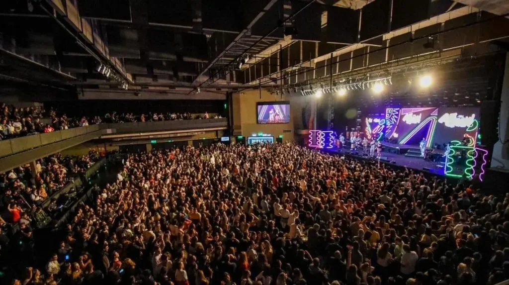 Angra e tributo ao AC/DC abrem agenda de outubro do Tokio Marine Hall; confira os próximos shows