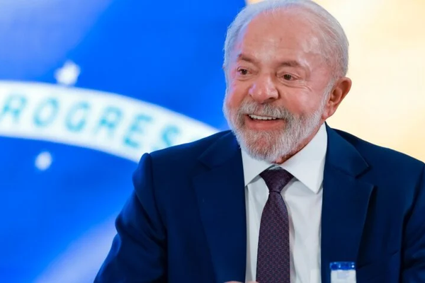 Lula assina lei para Novas regras para shows mudam ingressos e garantem água gratuita