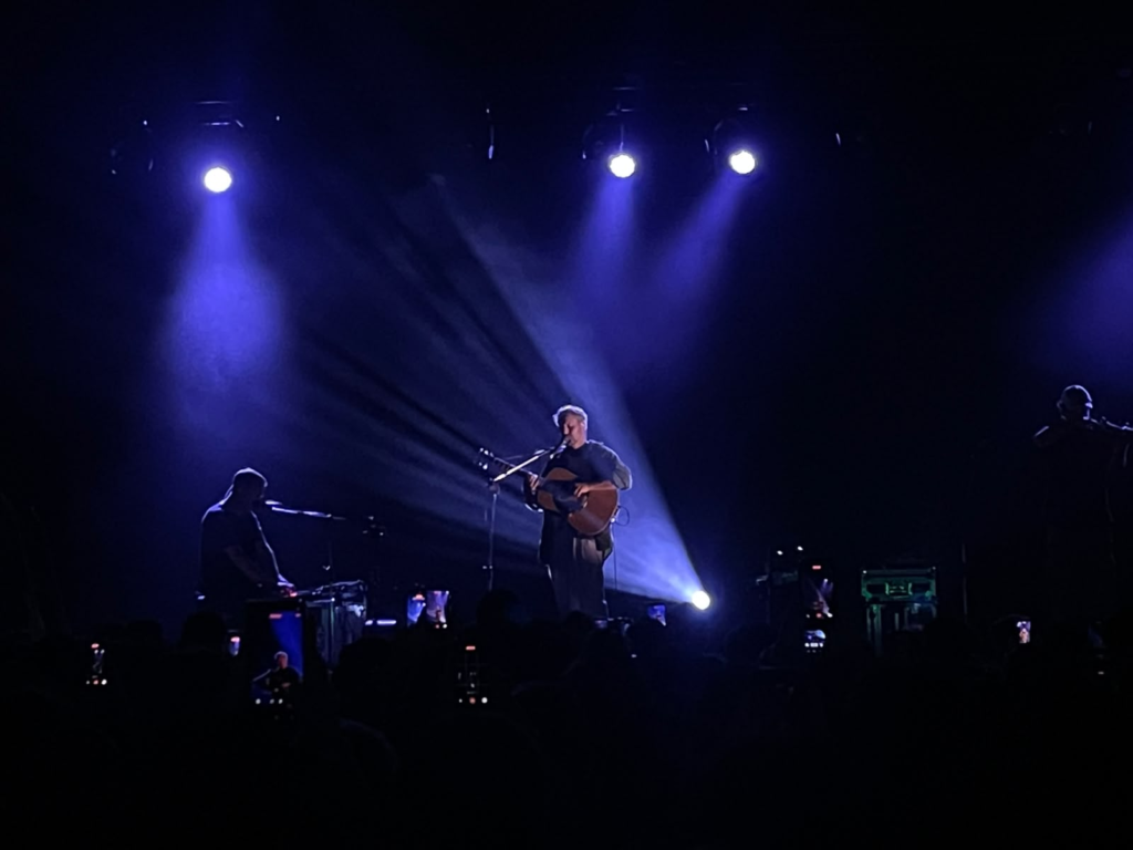 Ben Howard percorre diferentes fases da carreira em estreia emocionante em São Paulo