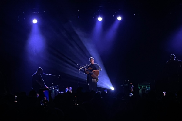 Ben Howard percorre diferentes fases da carreira em estreia emocionante em São Paulo