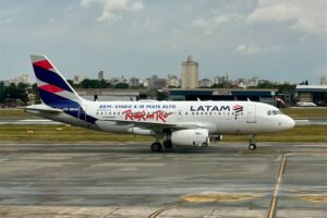 LATAM transforma ponte aérea em palco para aquecer o Rock in Rio 2026