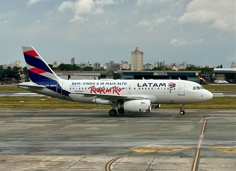 LATAM transforma ponte aérea em palco para aquecer o Rock in Rio 2026