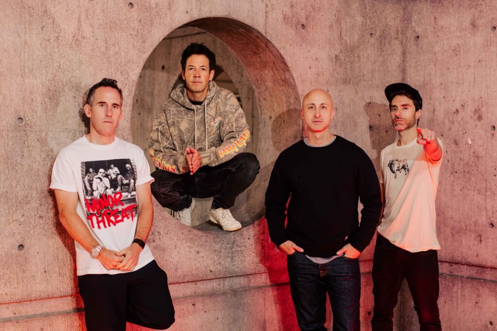 Simple Plan anuncia turnê no Brasil em 2027 com All Time Low e Fresno