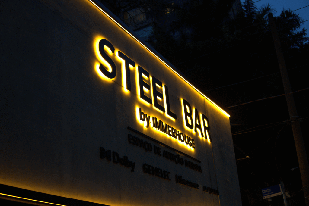 Steel Bar aposta em tecnologia tridimensional para transformar a experiência de ouvir música