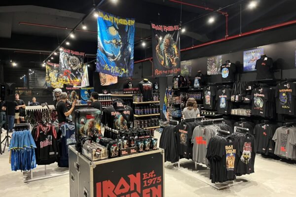 Eddie’s Emporium terá apresentações musicais antes dos shows do Iron Maiden