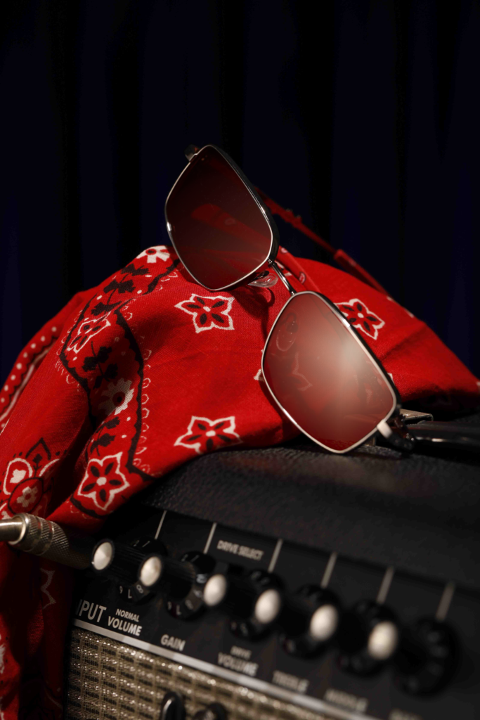Guns N’ Roses ganha coleção de óculos e relógios da Chilli Beans