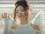 JADE bate recorde de streams com “Angel Of My Dreams” após desfile de Kylie Jenner