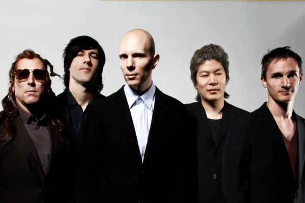 O A Perfect Circle construiu uma trajetória própria no rock alternativo ao combinar guitarras intensas, melodias marcantes e arranjos que exploram diferentes atmosferas sonoras.