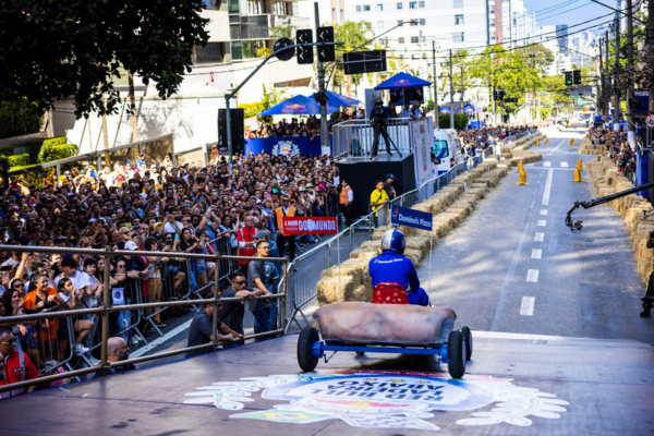 A retirada de ingressos gratuitos para o Red Bull Ladeira Abaixo 2026 Edição Geek começou nesta quinta-feira (15), inicialmente em um lote exclusivo para estudantes regularmente matriculados em instituições de ensino. Para o público geral, a retirada estará disponível a partir de 28 de outubro.