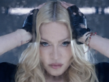 Uma possível colaboração entre Madonna e Cher movimenta as redes sociais e alimenta as expectativas dos fãs de música pop. Segundo rumores que circulam entre páginas dedicadas às artistas e perfis de insiders, Cher pode participar de um remix de “One Step Away”, faixa associada ao álbum “Confessions II”, de Madonna.