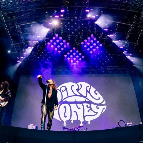 Dirty Honey conquista o público brasileiro com riffs e presença de palco avassaladora