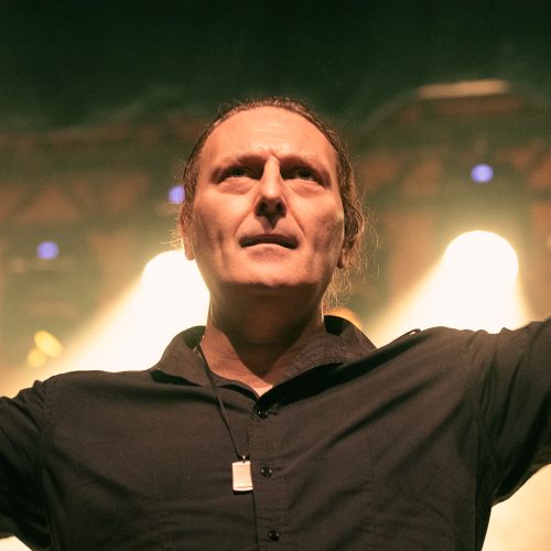 Fabio Lione por uma noite de magia sinfônica em Porto Alegre