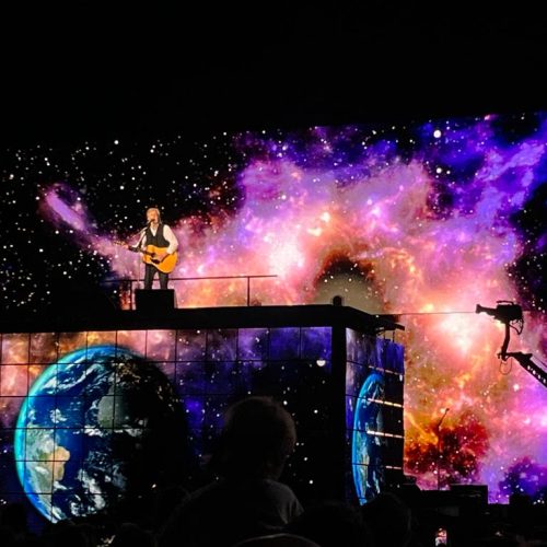 Paul McCartney faz show histórico no Maracanã.