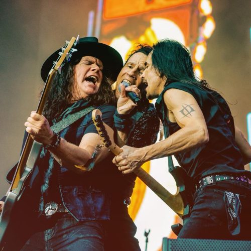 Extreme prova no Monsters of Rock que virtuosismo também emociona