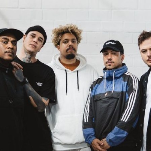 Curitiba recebe turnê do novo álbum da Pense, referência do hardcore nacional