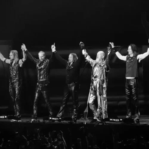 Judas Priest e os 50 anos de metal: a força inabalável de Rob Halford