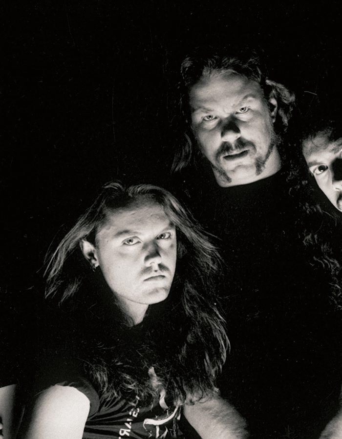 metallicahalfinblackonblack