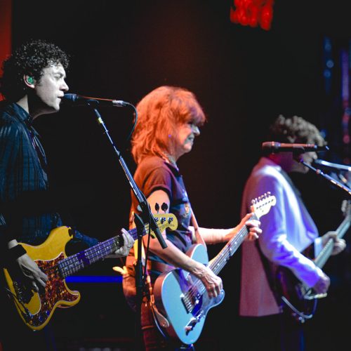 The Pretenders Encantam Porto Alegre: Uma Lição de Rock Atemporal no Auditório Araújo Vianna